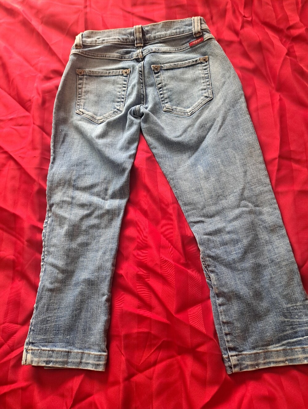Guess Light Wash Women's Jeans Capri  Straight Fit And Zipper Along The Leg